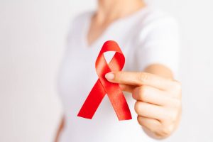 dezembro vermelho saude alerta para a importancia da prevencao combinada diagnostico precoce e adesao ao tratamento contra o hivaids dezembro