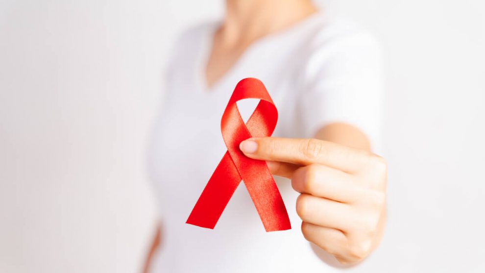 dezembro vermelho saude alerta para a importancia da prevencao combinada diagnostico precoce e adesao ao tratamento contra o hivaids dezembro