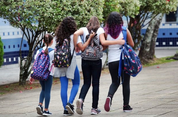 projeto de lei que garante distribuicao gratuita de absorventes para estudantes e protocolado na alesc nml