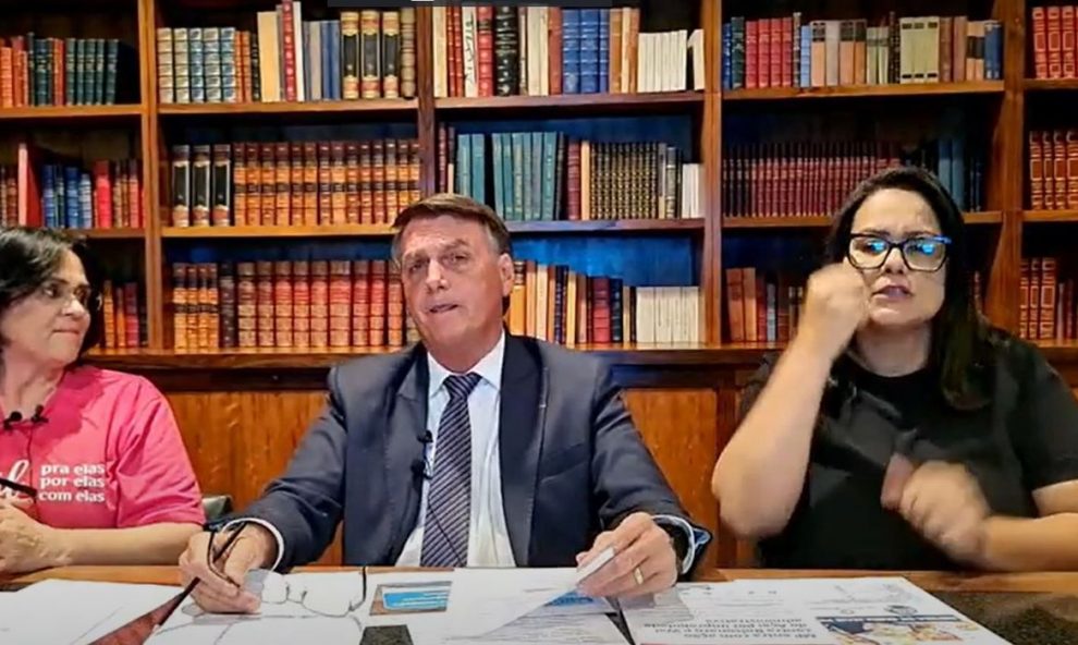 presidente diz que bota a cara no fogo por ministro da educacao live bolsonaro 8