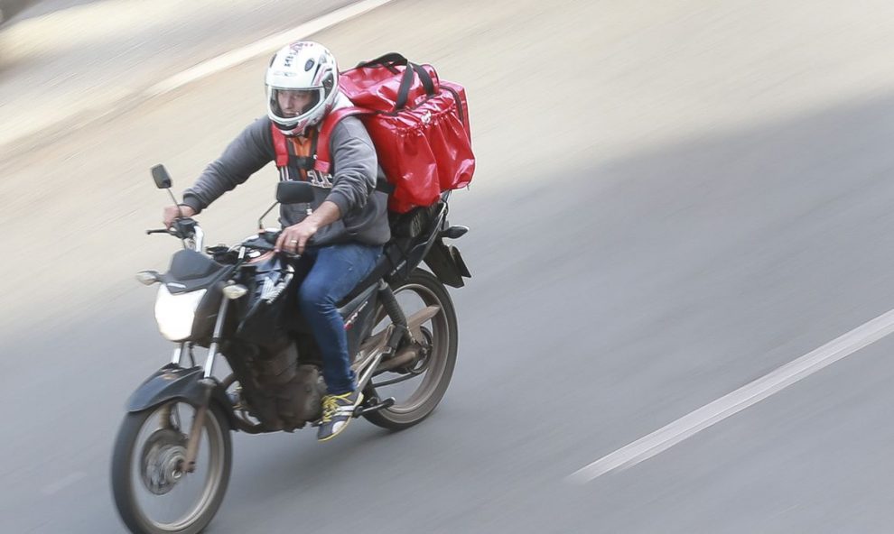 ipea brasil tem 15 milhao de motoristas e entregadores de produtos delivery de comidaabr 20032000136