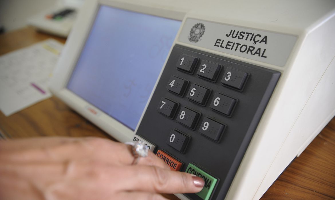 eleitorado entre 16 e 17 anos cresce 51 em relacao as ultimas eleicoes urna menor