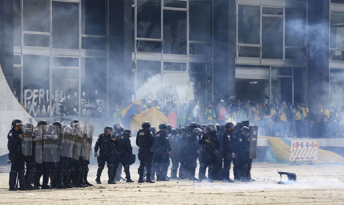 bolsonaro diz que depredacoes e invasoes fogem a regra da democracia manifestacao1 mcamgo abr 080120231818 5