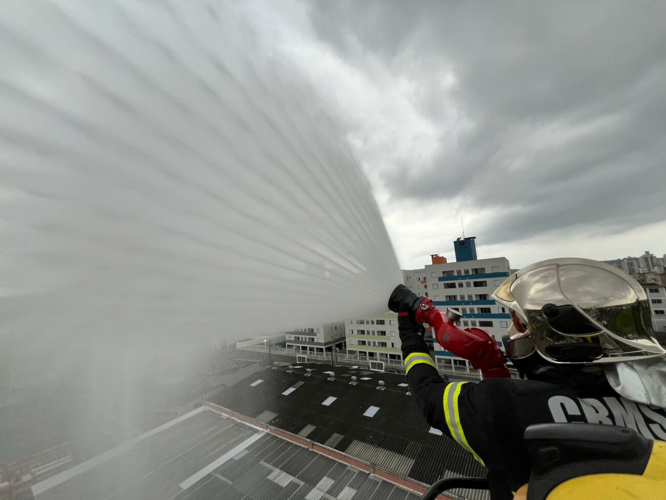 bombeiros realizam treinamento estrategico voltado ao combate a incendio whatsapp image 2024 04 04 at 13.36.55