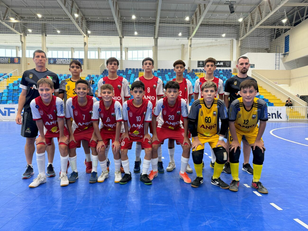 equipe sub 13 de cocal do sulanjo futsal vence as duas partidas na estreia do campeonato estadual e sub 10 vence um jogo sub13 cocaldosul anjofutsal abril2024