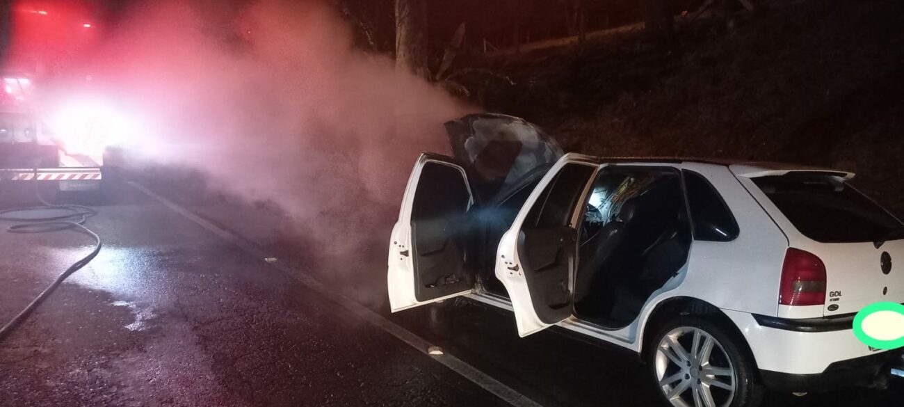 carro pega fogo em cocal do sul img 20240526 wa0000