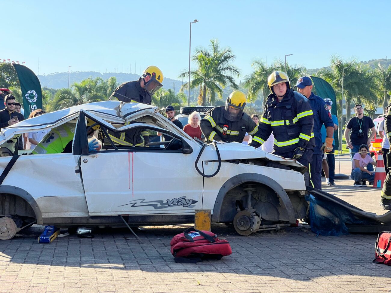 maio amarelo bombeiros participam de simulacao de acidente de transito whatsapp image 2024 05 22 at 17.51.16