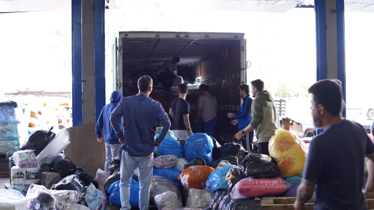 sicredi dobra o valor arrecadado em movimento nacional para o rio grande do sul e inicia nova mobilizacao centro de distribuicao sicredi origens gavatai rs