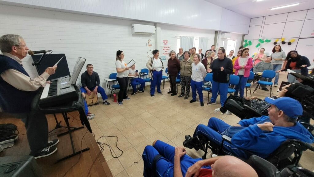 sons e cancoes apae cocal do sul usa aulas de musica e canto coral como meio de estimulacao multissensorial aulas de canto coral por ana paula nesi 9