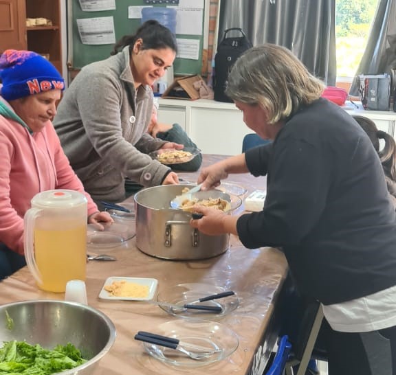 alunas da apae cocal do sul descobrem a alegria de preparar sua propria refeicao avd cozinha apae divulgacao 1