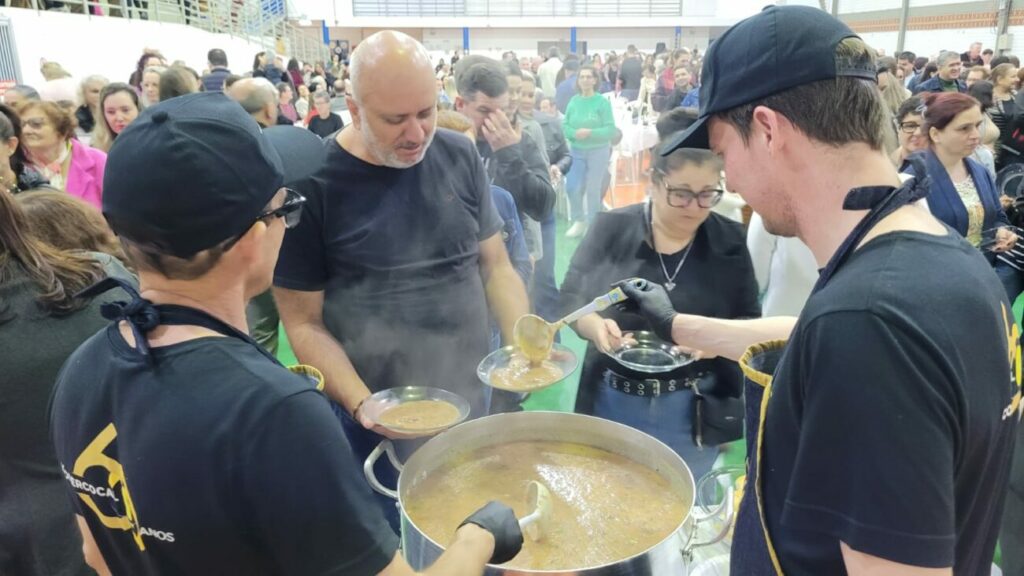 sucesso marca a 13a edicao da noite das sopas da apae cocal do sul noite das sopas 2024 12