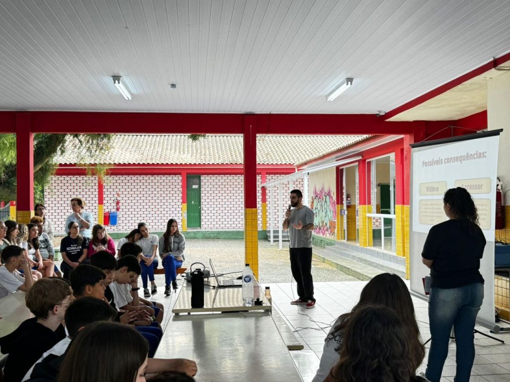 apae cocal do sul promove conscientizacao sobre inclusao e bullying para estudantes do padre schuler palestra apae no schuler divulgacao 4