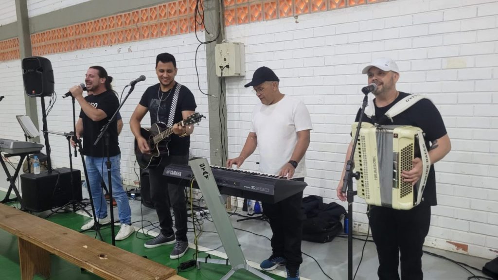 musica e confraternizacao marcam o baile da melhor idade na apae cocal do sul baile da melhor idade por ana paula nesi 9