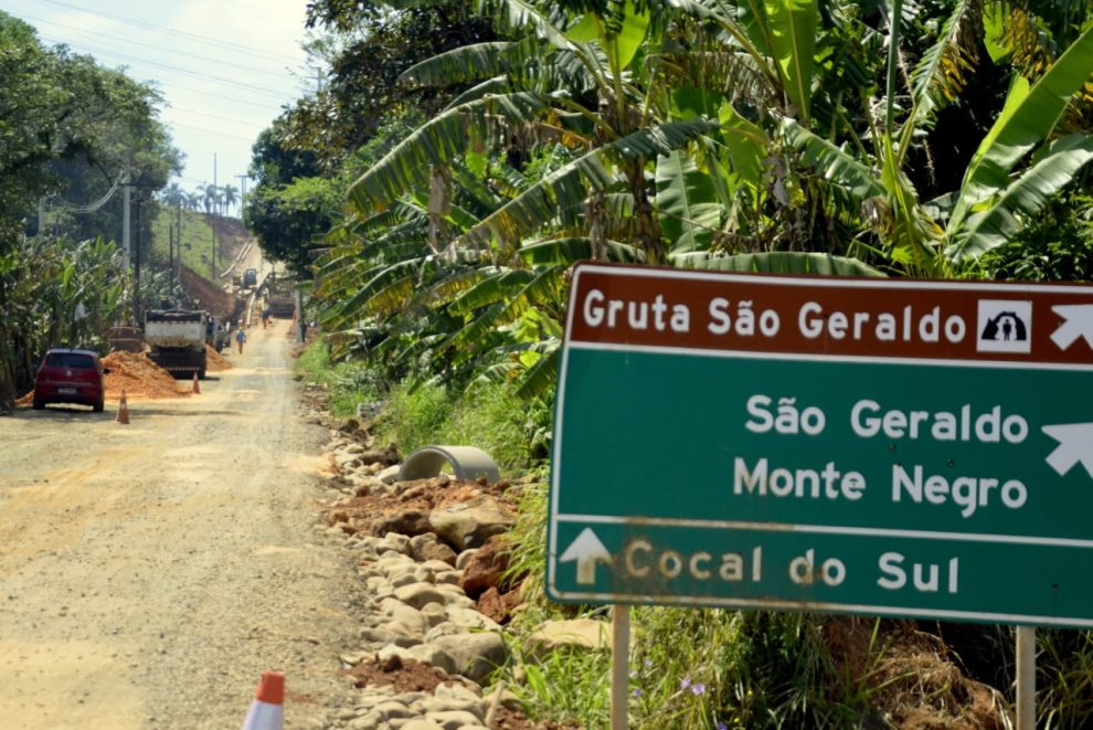 obras da tubulacao de gas deixa transito interditado em alguns momentos na estrada geral bortolo scarmagnani whatsapp image 2024 10 23 at 15.50.59