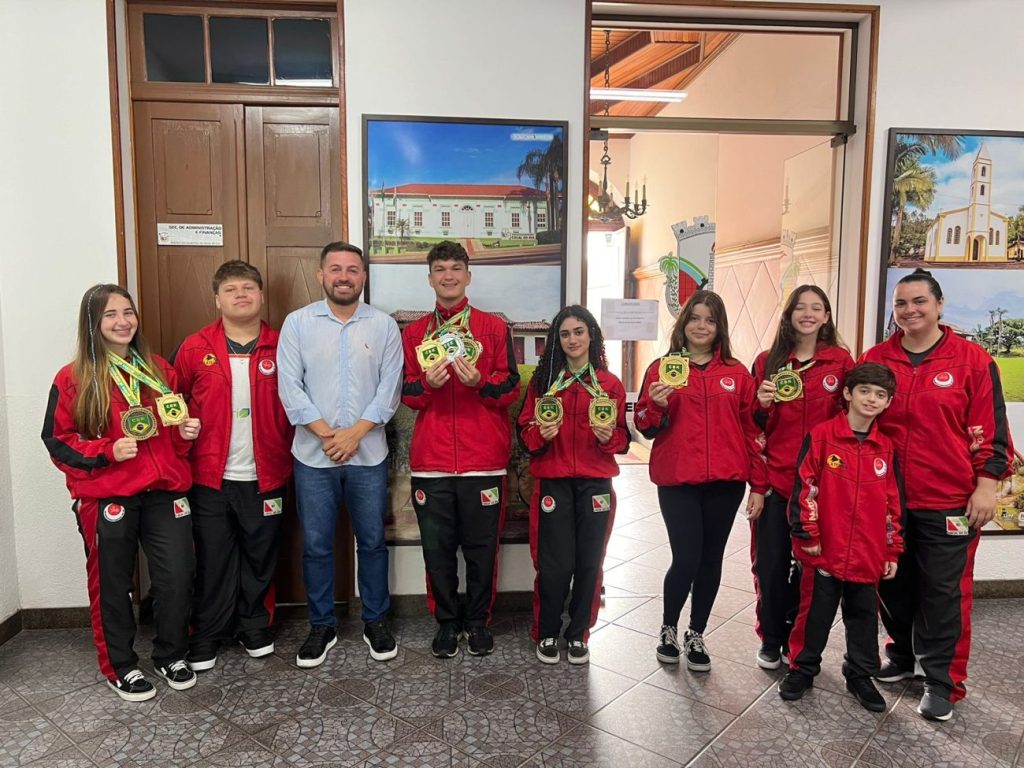 cocal do sul sedia final do campeonato estadual de karate divisao a karate visita paco municipal