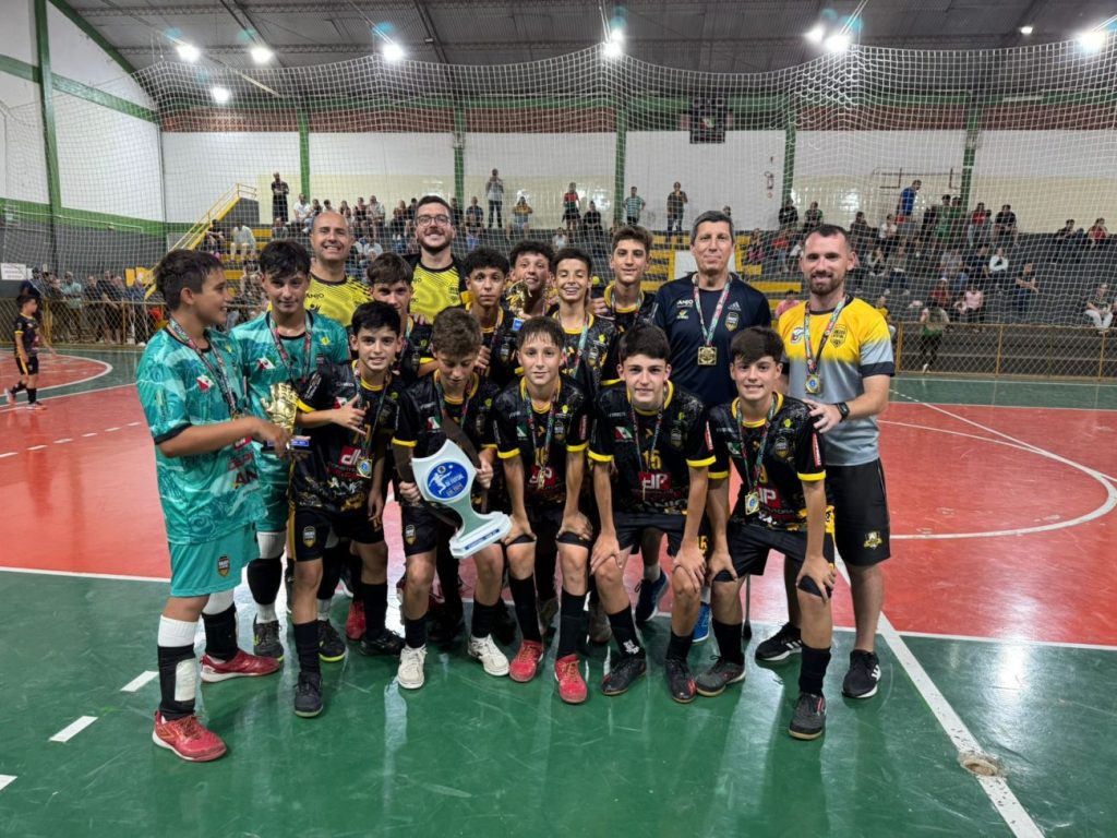 cocal do sulanjo futsal e campeao do campeonato regional da lac nas categorias sub 9 sub 11 e sub 13 sub13 campeaolac cocaldosul anjofutsal