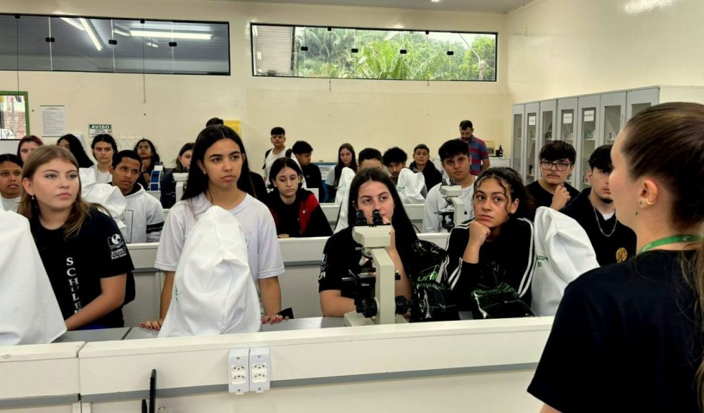 estudantes de cocal do sul visitam o unibave escola professor padre schuler 2