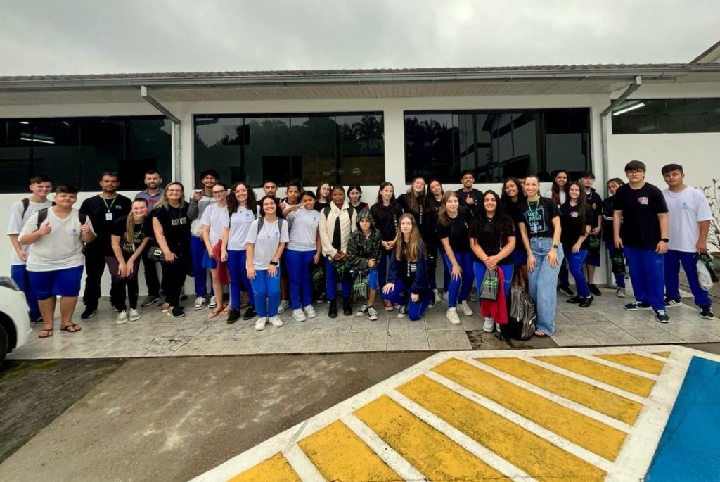 estudantes de cocal do sul visitam o unibave escola professor padre schuler 4