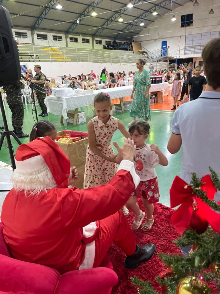 festa de natal da apae celebra solidariedade e uniao em cocal do sul natal apae por gabriela gabriel 29 copia