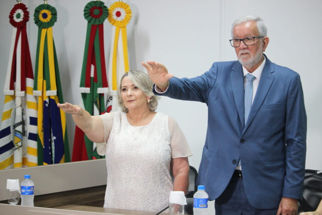 poder executivo e legislativo tomam posse em cocal do sul img 3466