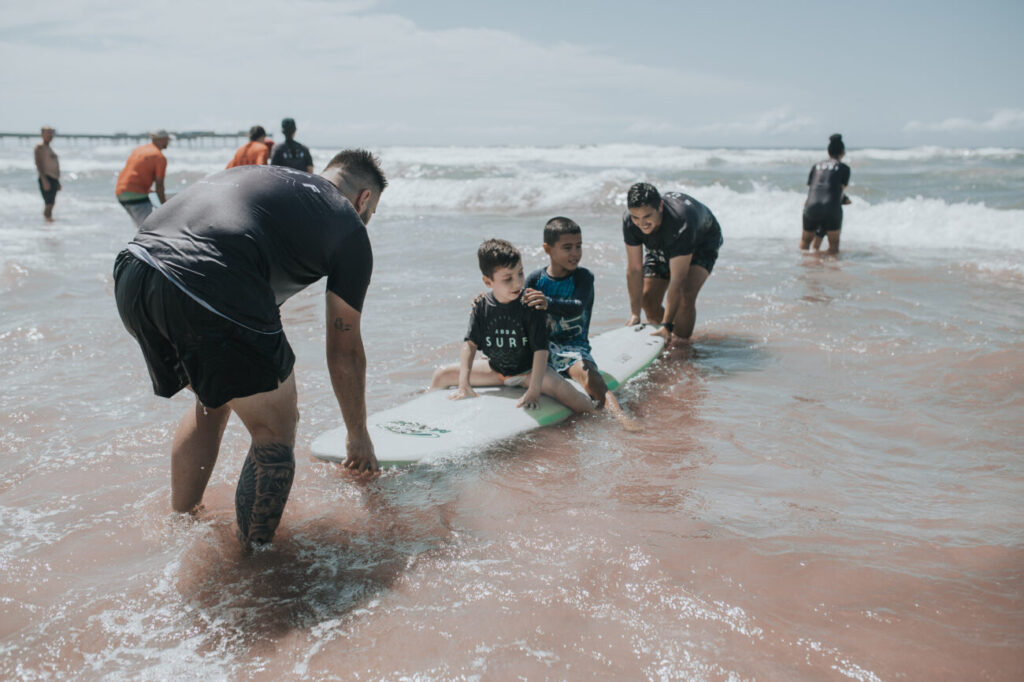 abba pai church promove a inclusao por meio do surf as divulgacao 2