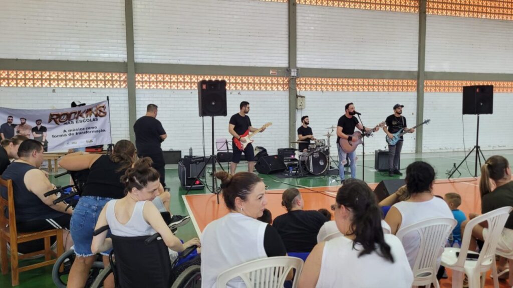 alegria e musica na apae de cocal do sul com o projeto rockins nas escolas rockins na apae cocal do sul por ana paula nesi 1