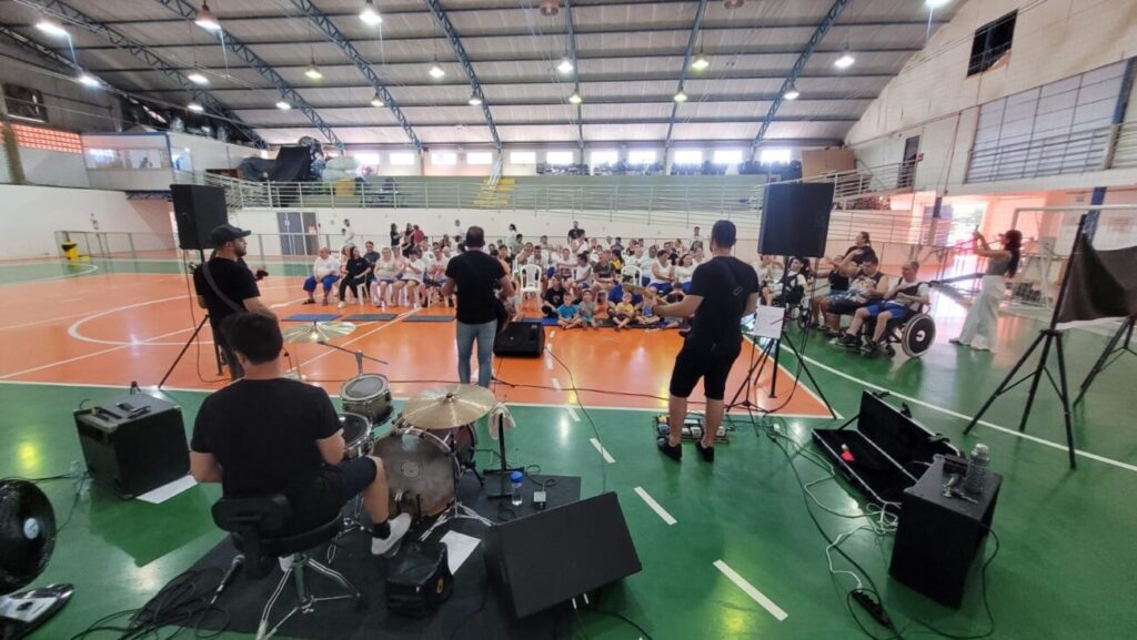 alegria e musica na apae de cocal do sul com o projeto rockins nas escolas rockins na apae cocal do sul por ana paula nesi 3