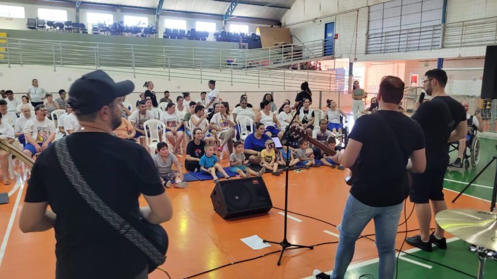 alegria e musica na apae de cocal do sul com o projeto rockins nas escolas rockins na apae cocal do sul por ana paula nesi 4