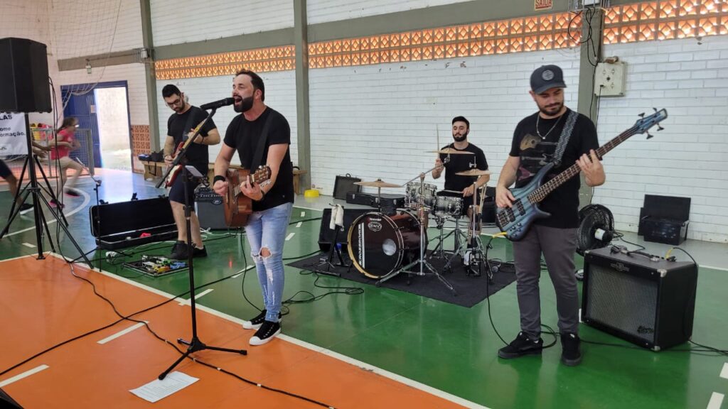 alegria e musica na apae de cocal do sul com o projeto rockins nas escolas rockins na apae cocal do sul por ana paula nesi 6