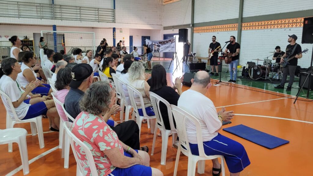 alegria e musica na apae de cocal do sul com o projeto rockins nas escolas rockins na apae cocal do sul por ana paula nesi 7