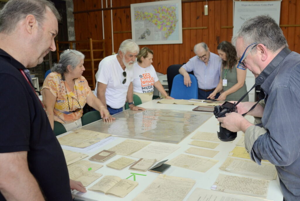 italianos visitam unibave e arquivo historico do museu ao ar livre dsc0102