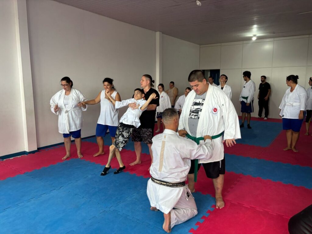 karate alunos da apae de cocal do sul retomam aulas whatsapp image 2025 02 28 at 10.32.01