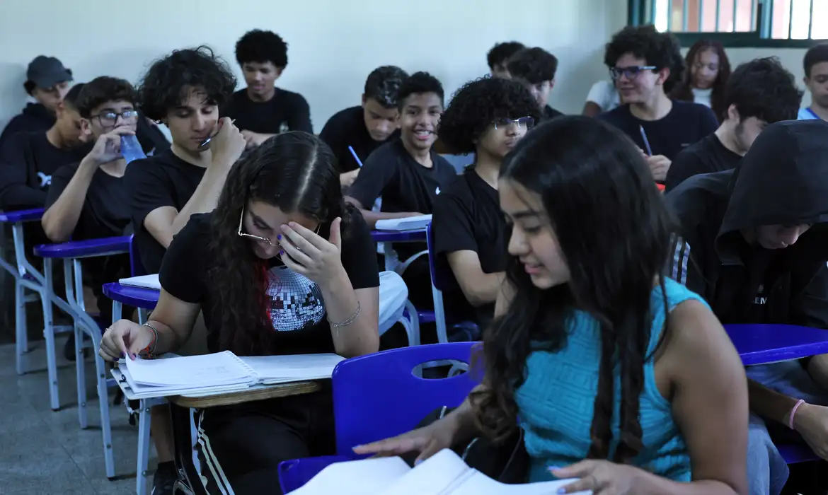 pe de meia sera depositado na conta de alunos a partir de terca feira 0d4a4269