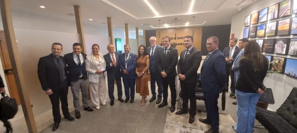 prefeito de cocal do sul participa de encontro nacional em brasilia pmcs brasilia ministerio minas e energia